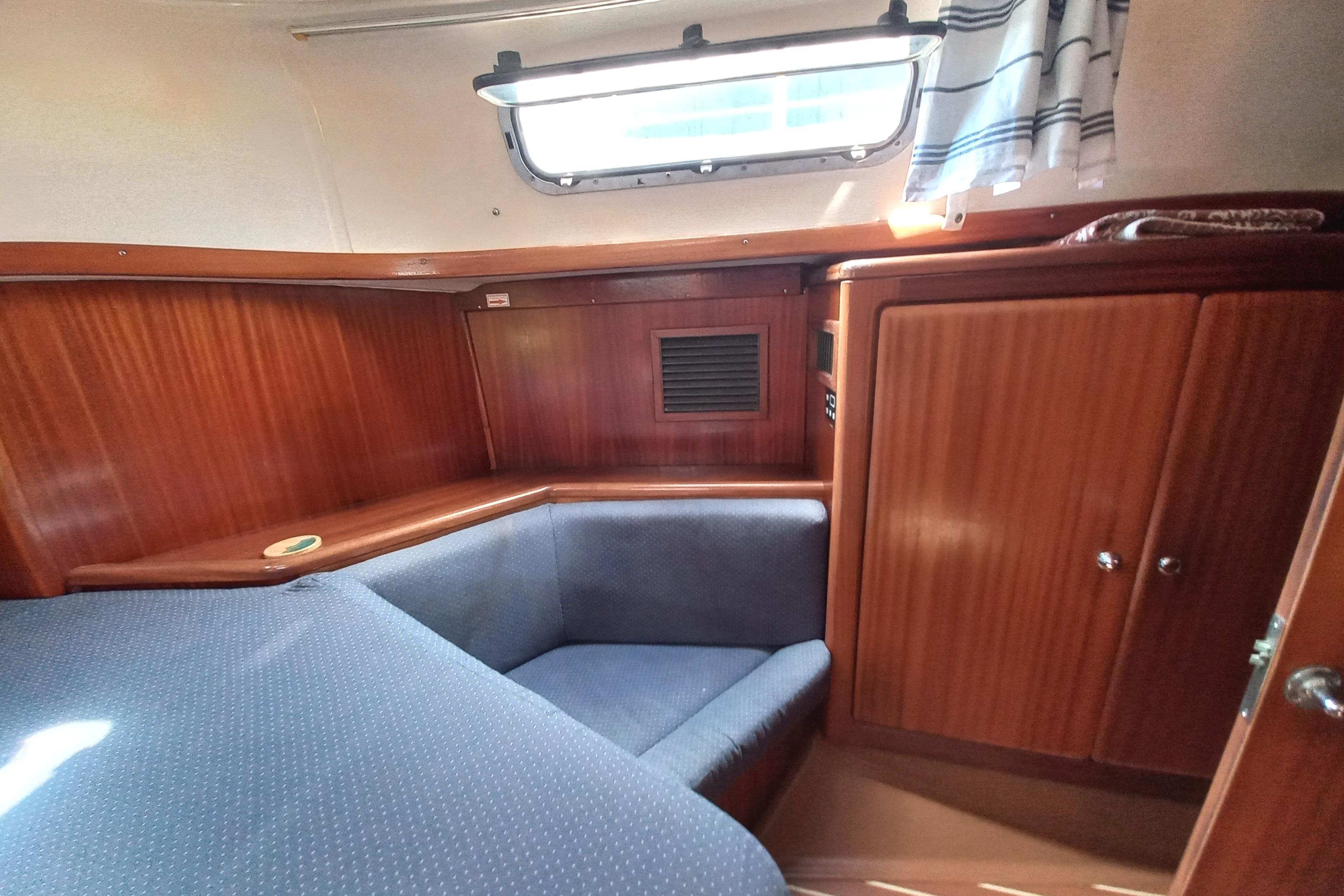 2001 Bavaria 40 Ocean for sale (photo 5)