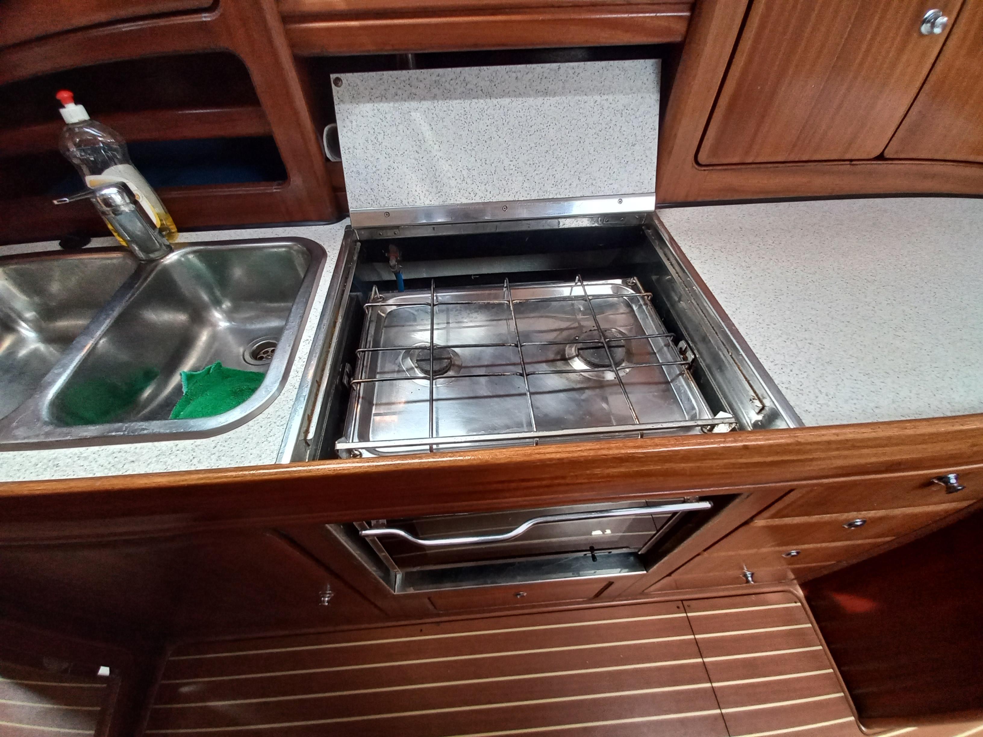 2001 Bavaria 40 Ocean for sale (photo 6)