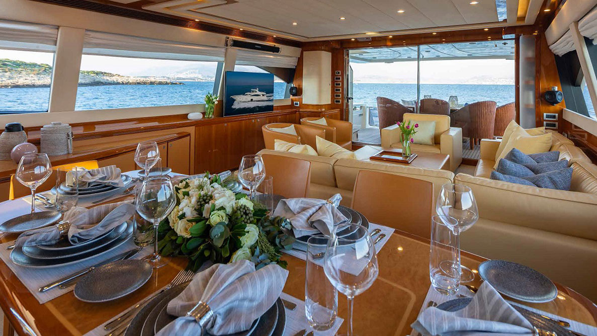 2007 Ferretti 830 Hardtop for sale (photo 3)