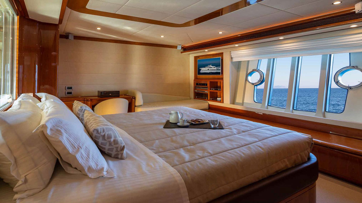 2007 Ferretti 830 Hardtop for sale (photo 8)