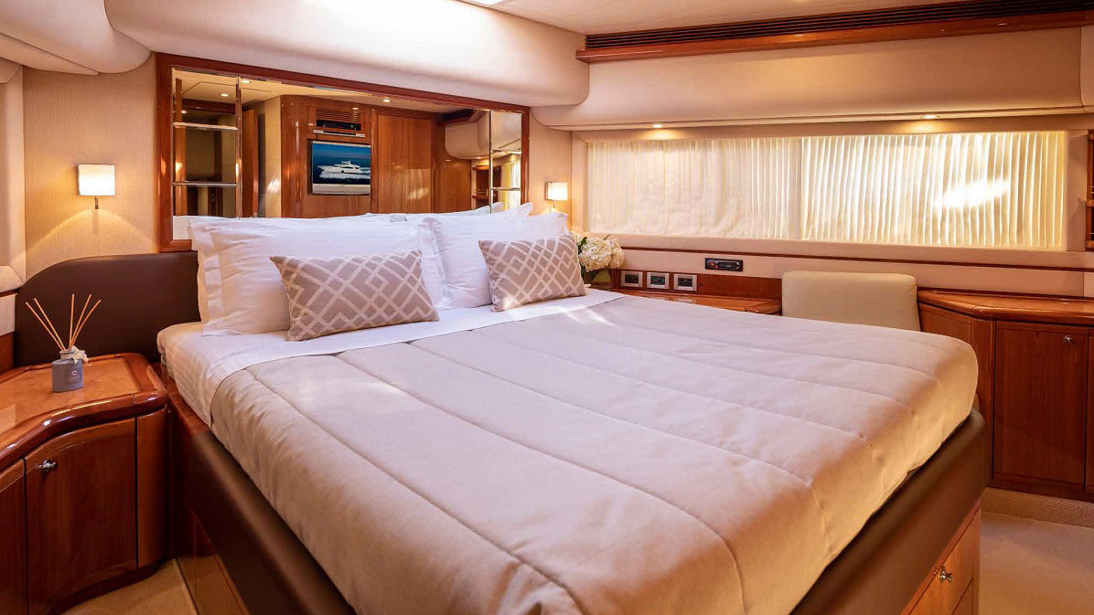 2007 Ferretti 830 Hardtop for sale (photo 9)