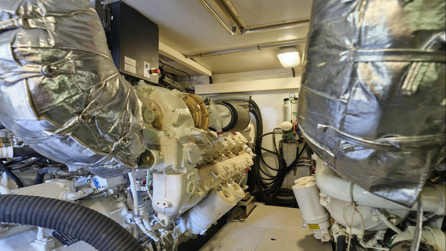2006 Azimut 68 Evo for sale (photo 17)