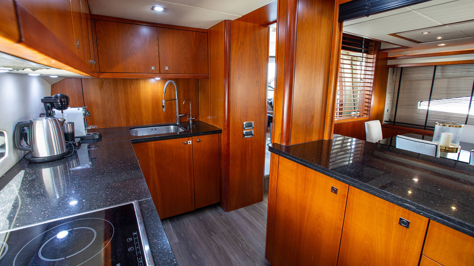 2007 Sunseeker 82 Yacht in vendita (photo 14)