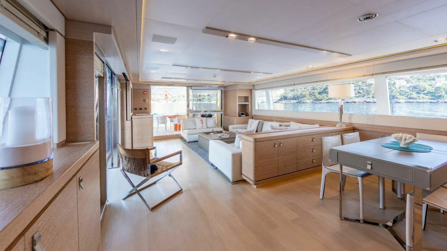 2013 Custom Line Navetta 33 te koop (photo 2)