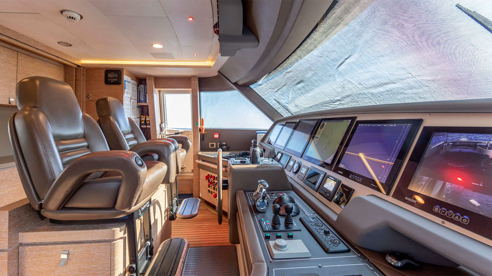 2013 Custom Line Navetta 33 te koop (photo 6)