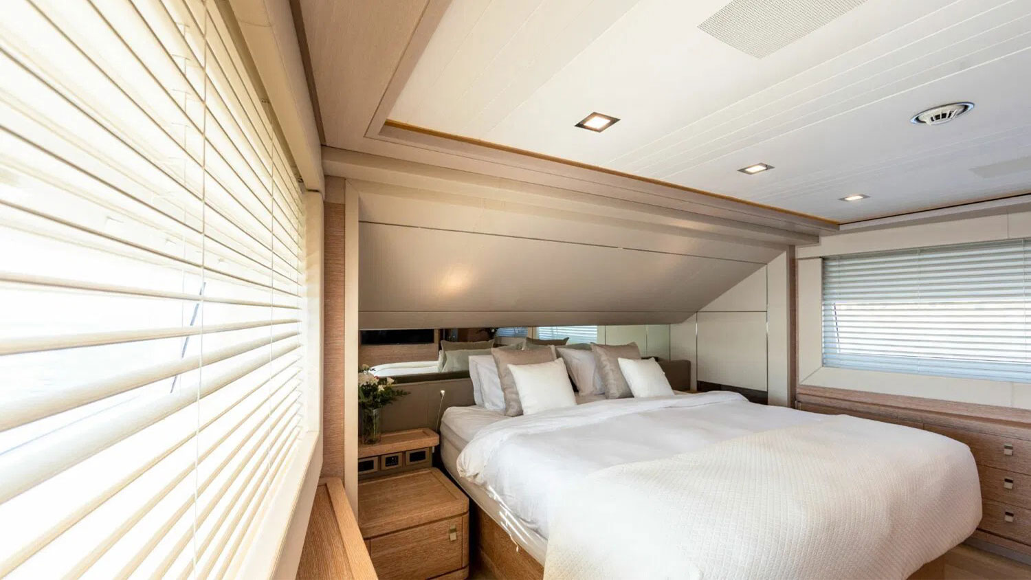 2013 Custom Line Navetta 33 te koop (photo 12)