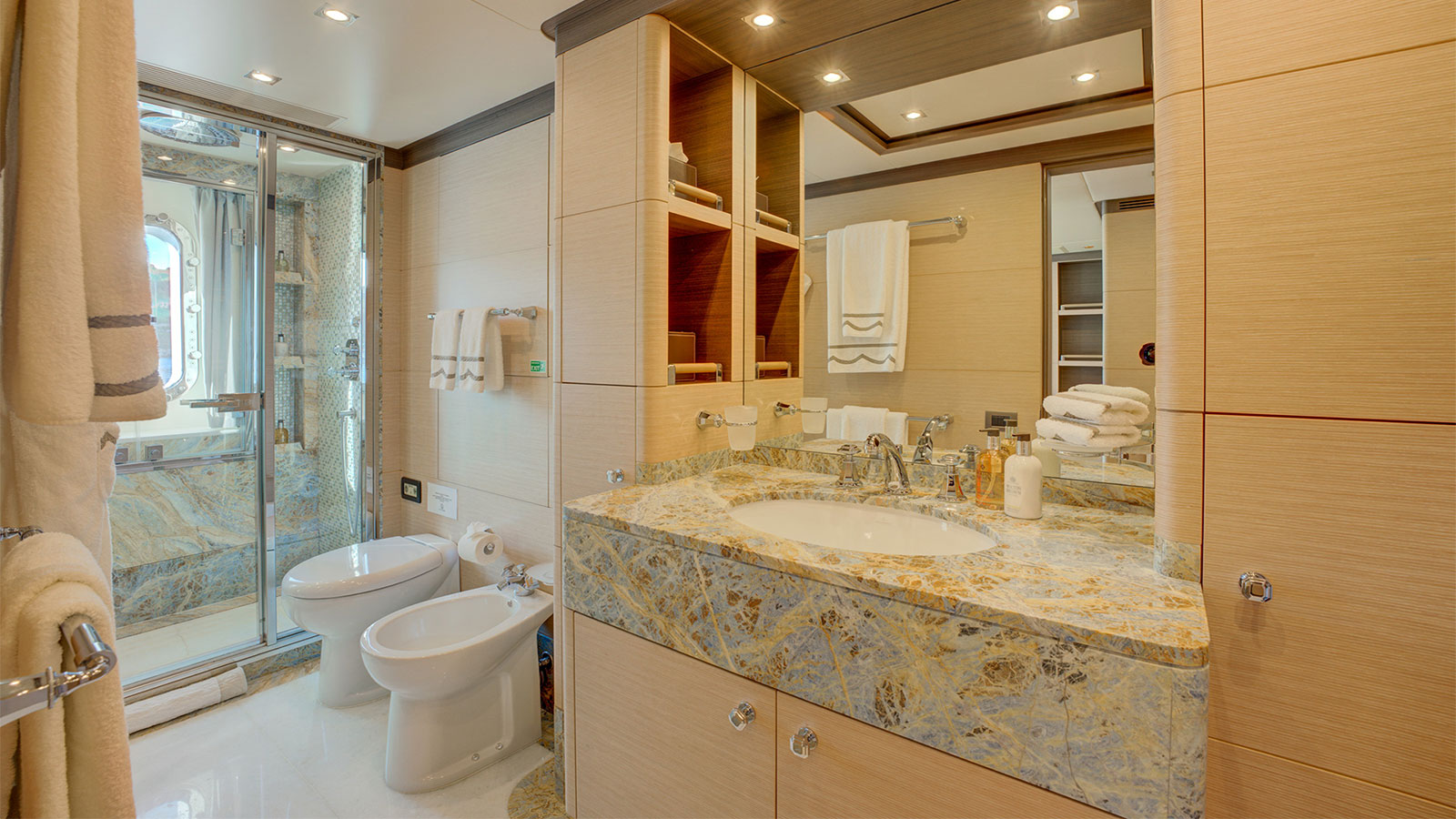 2014 Benetti Crystal 140 te koop (photo 25)