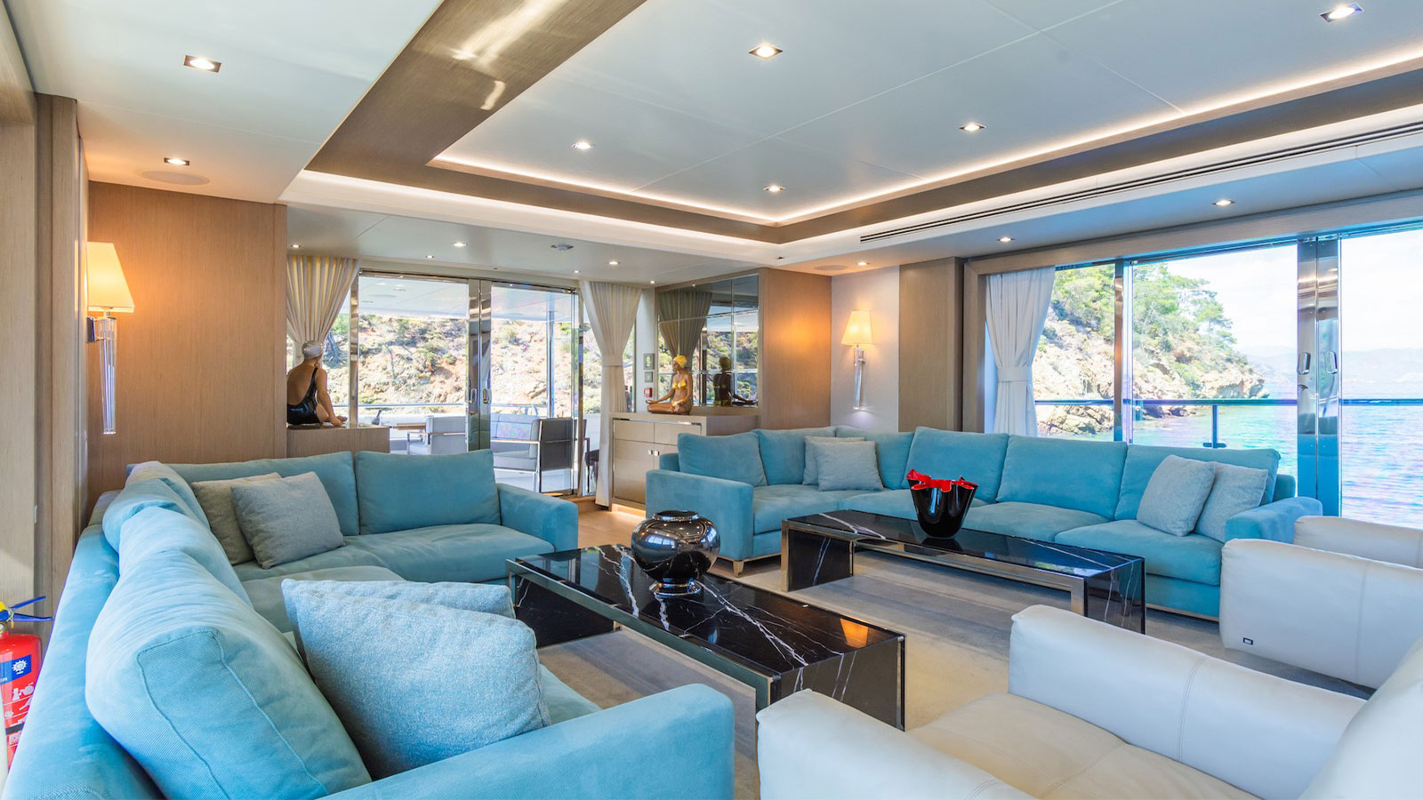 2017 Sunseeker 116 Sport Yacht for sale (photo 4)