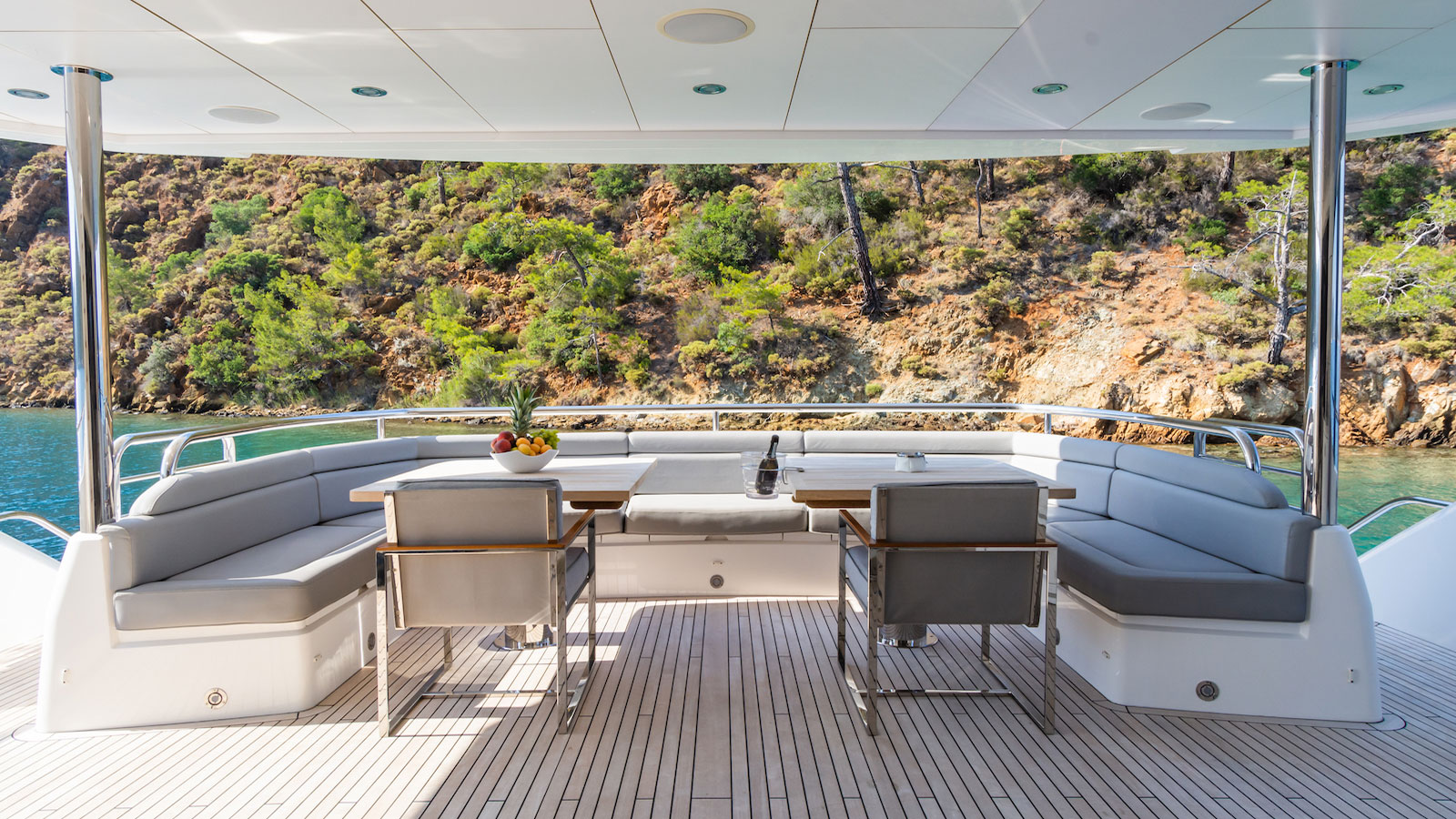 2017 Sunseeker 116 Sport Yacht for sale (photo 13)