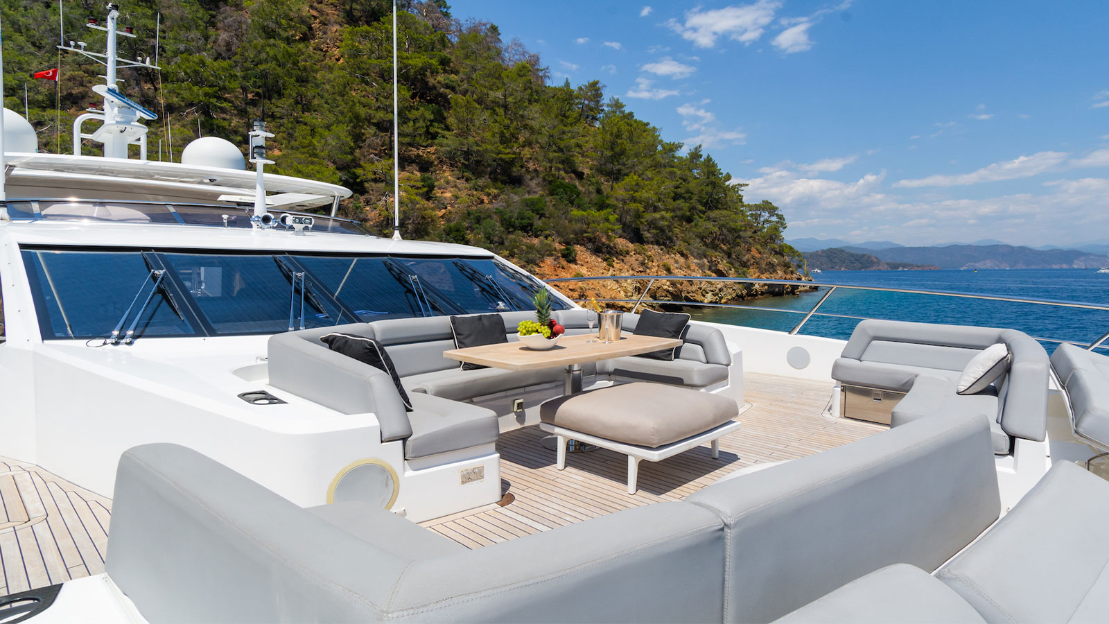 2017 Sunseeker 116 Sport Yacht for sale (photo 18)