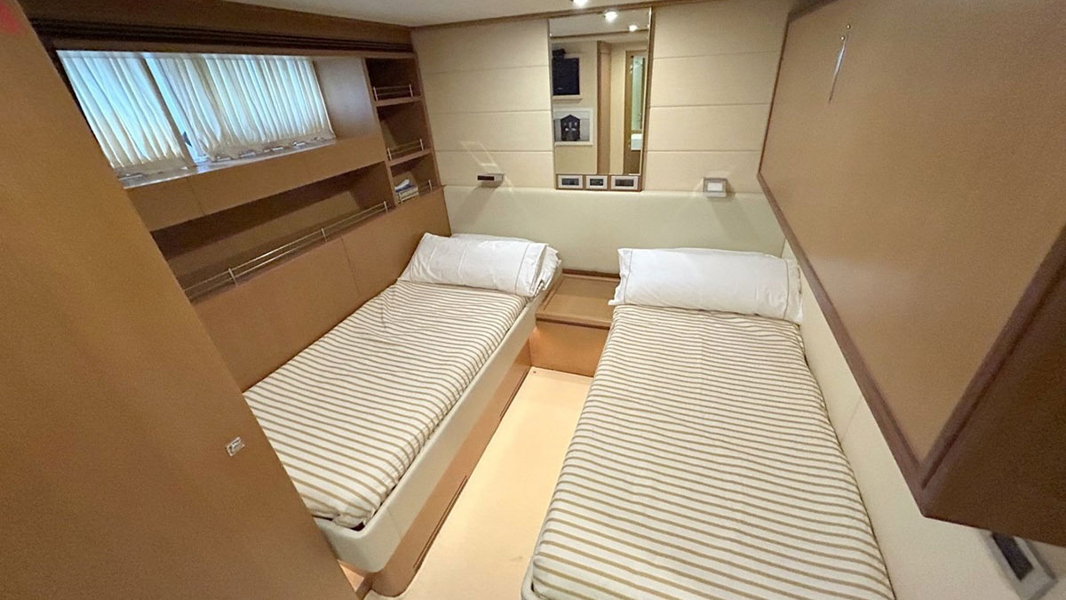 2006 Ferretti 780 HT for sale (photo 13)