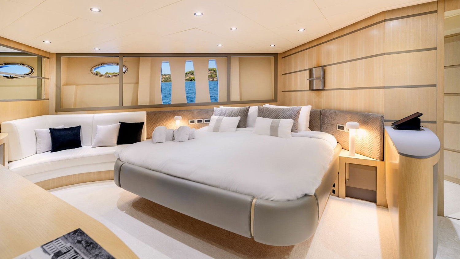 2004 Pershing 115 zu verkaufen (photo 9)