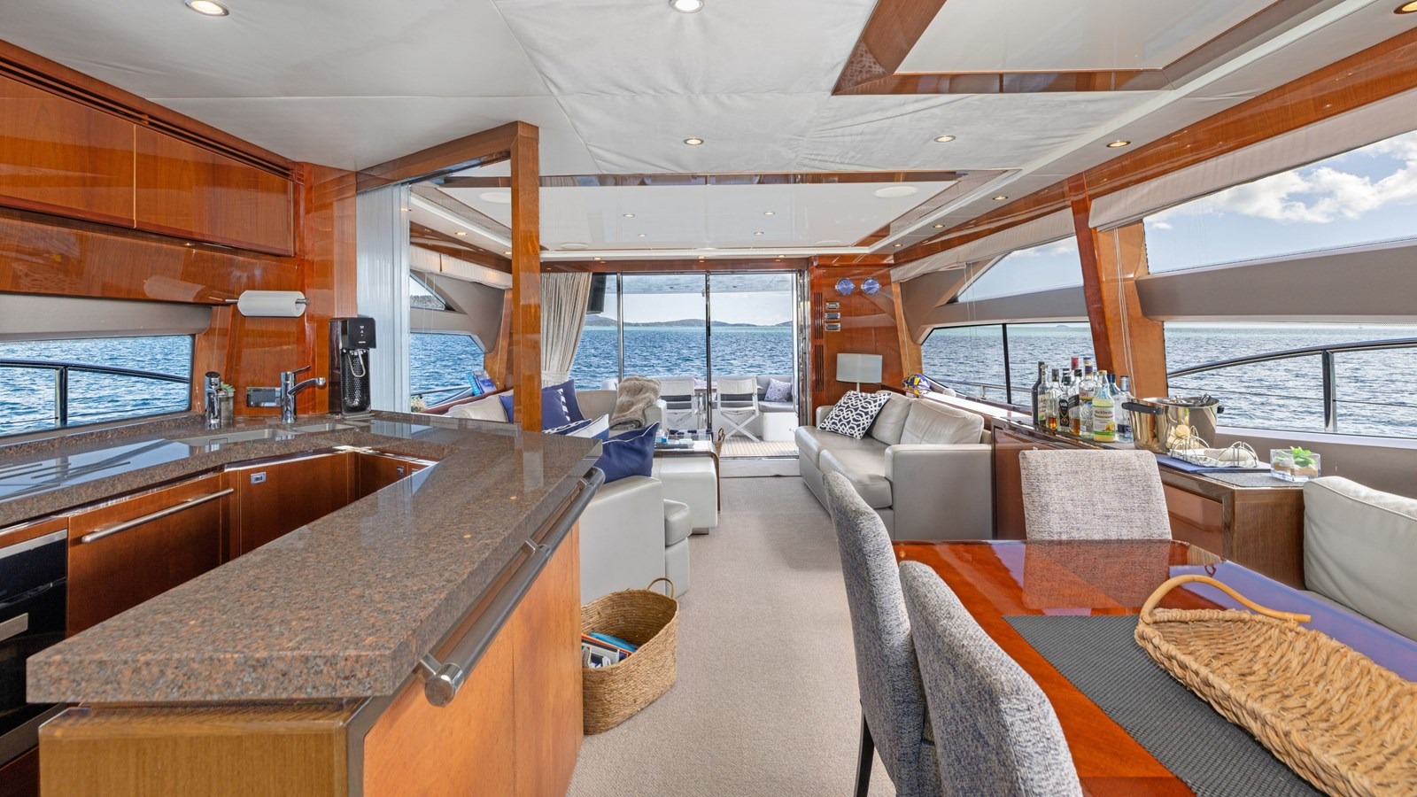 2014 Princess 72 for sale (photo 3)