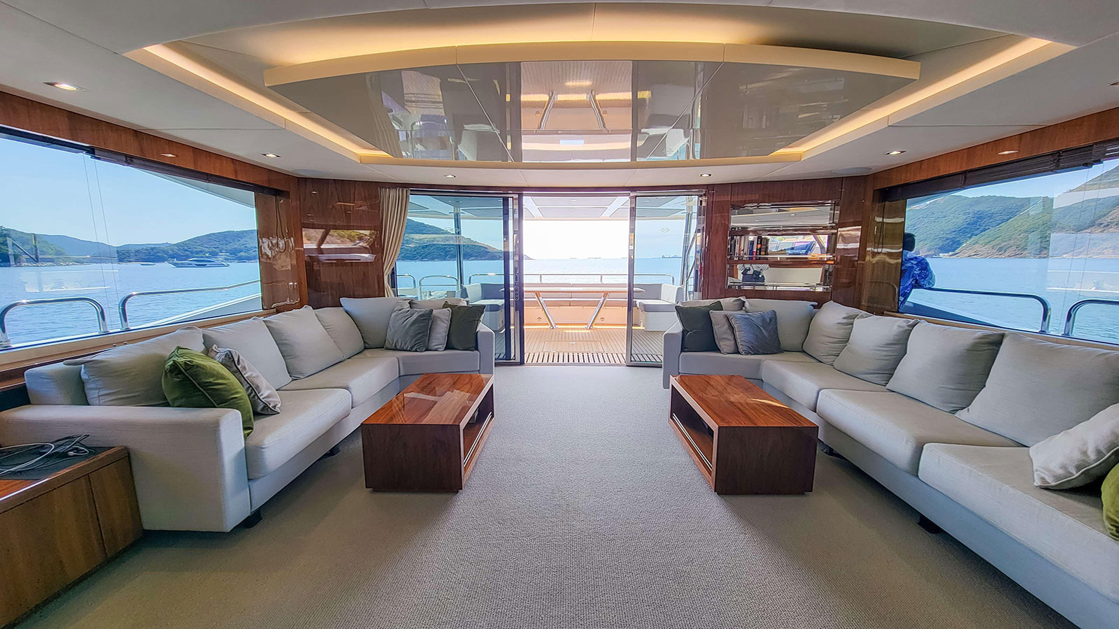2016 Sunseeker 86 Yacht na sprzedaż (photo 3)