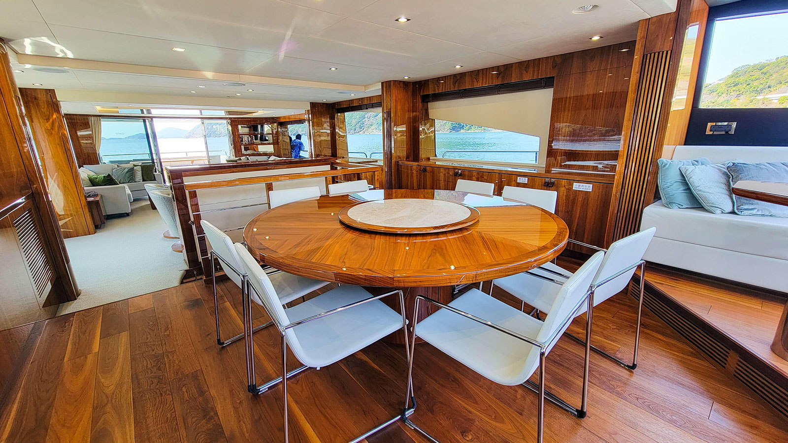 2016 Sunseeker 86 Yacht na sprzedaż (photo 5)
