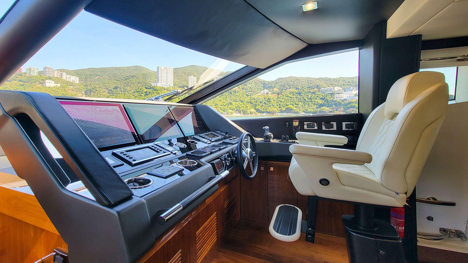 2016 Sunseeker 86 Yacht na sprzedaż (photo 7)