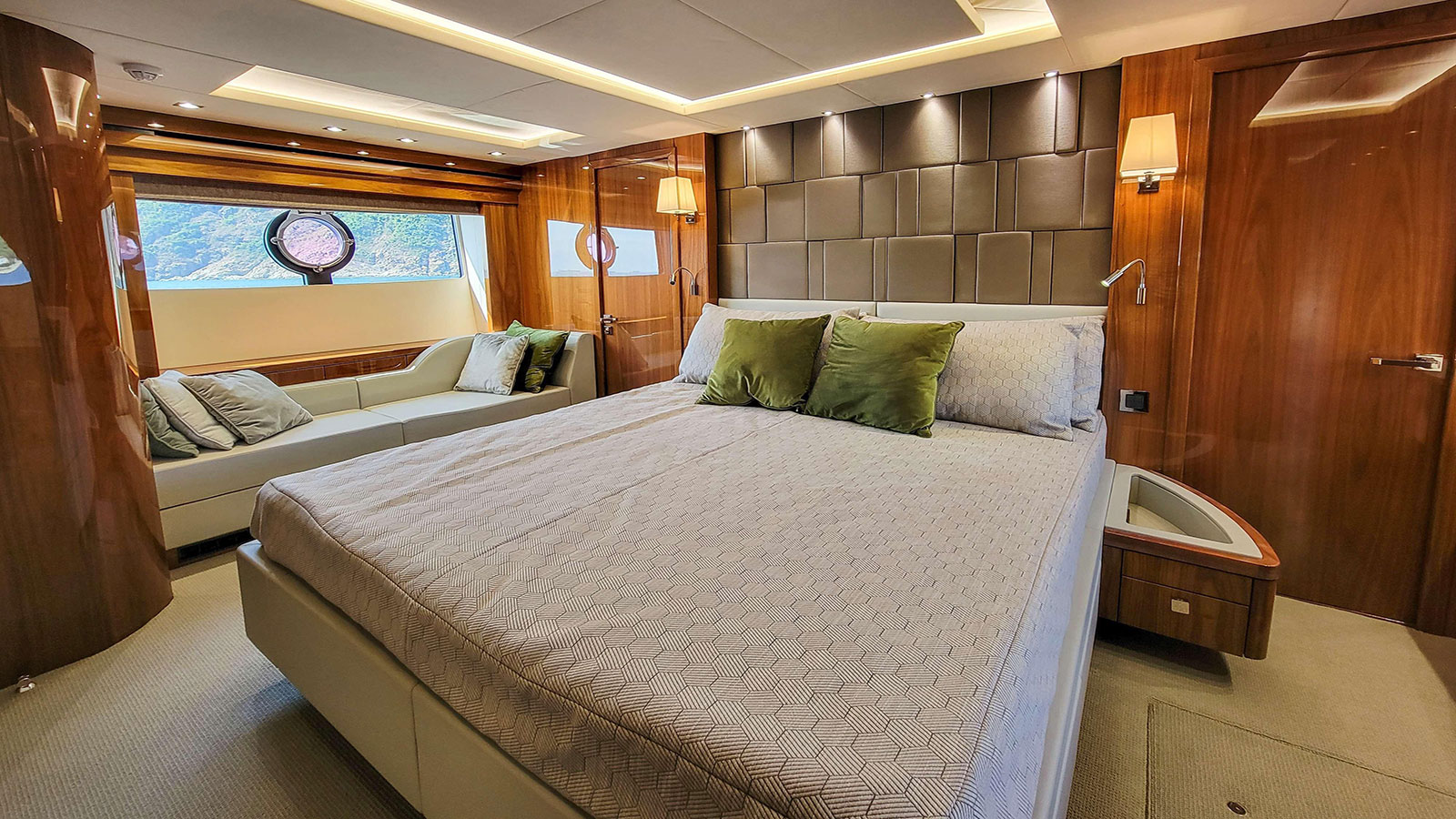 2016 Sunseeker 86 Yacht na sprzedaż (photo 10)