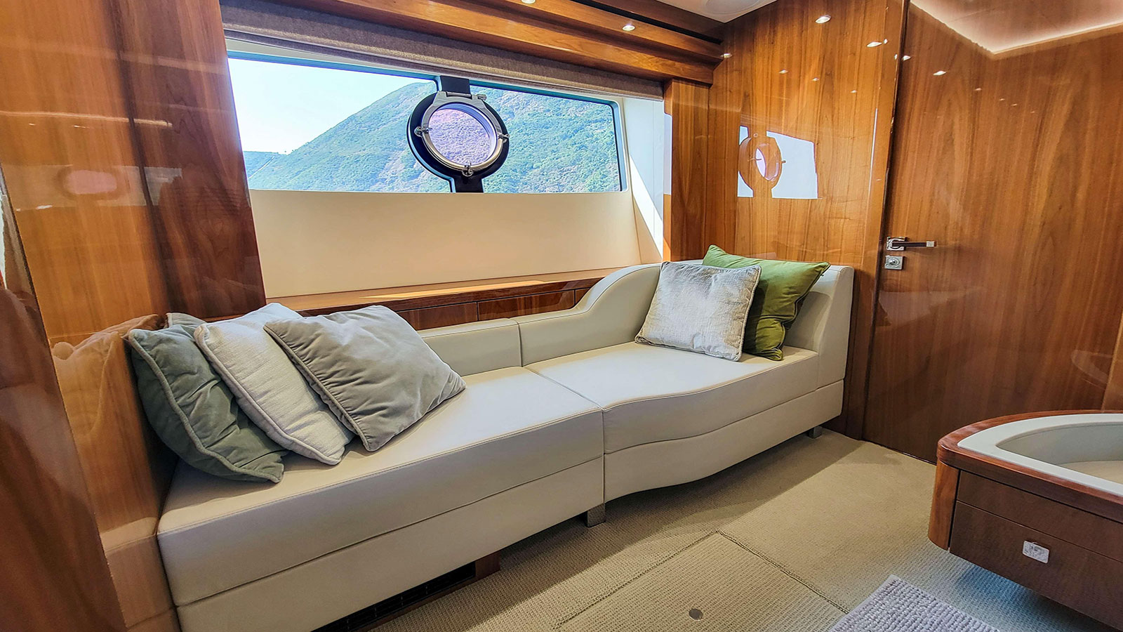 2016 Sunseeker 86 Yacht na sprzedaż (photo 11)
