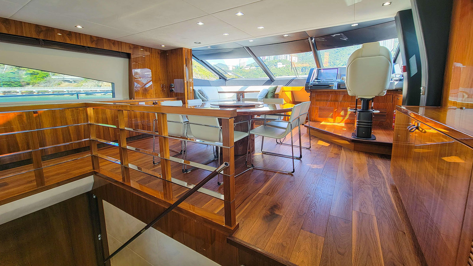 2016 Sunseeker 86 Yacht na sprzedaż (photo 14)