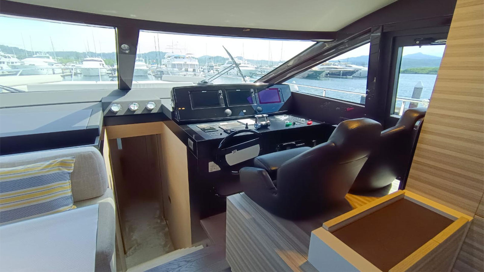 2020 Ferretti 670 à vendre (photo 7)