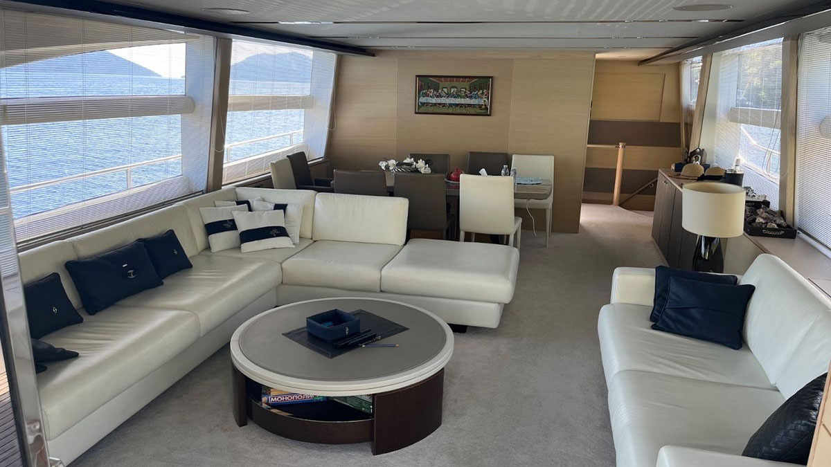 2016 Princess 82 for sale (photo 2)