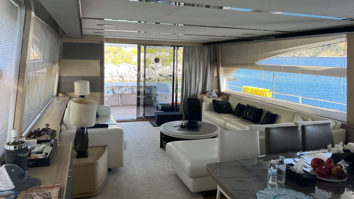 2016 Princess 82 for sale (photo 3)