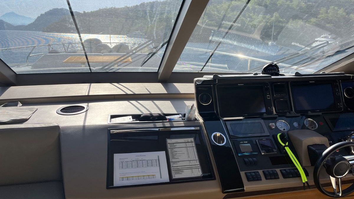 2016 Princess 82 for sale (photo 4)