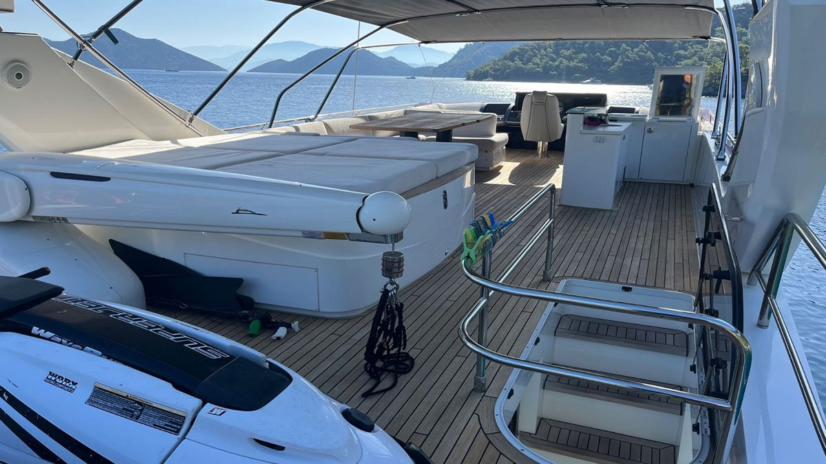 2016 Princess 82 for sale (photo 16)