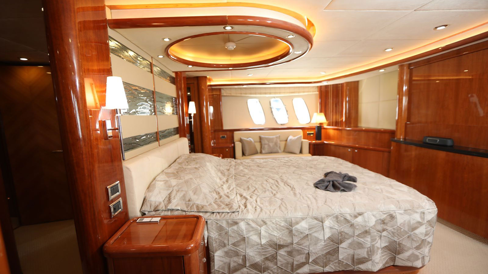 2006 Sunseeker 82 Yacht for sale (photo 8)
