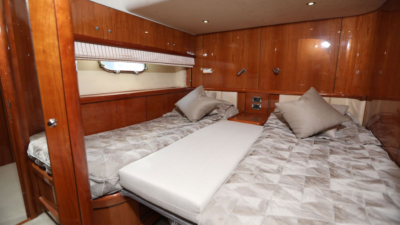 2006 Sunseeker 82 Yacht for sale (photo 9)