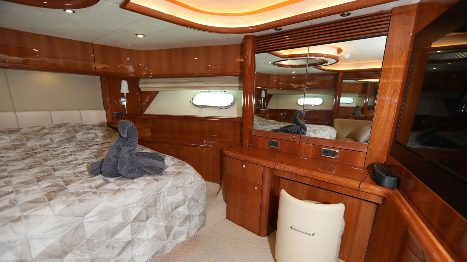 2006 Sunseeker 82 Yacht for sale (photo 10)