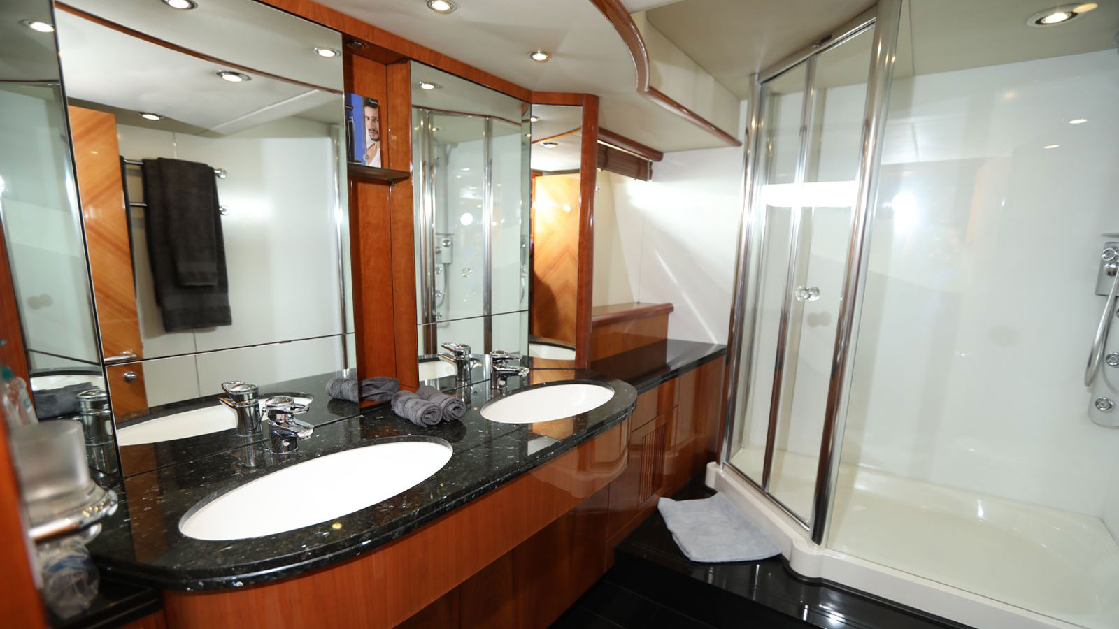 2006 Sunseeker 82 Yacht for sale (photo 12)