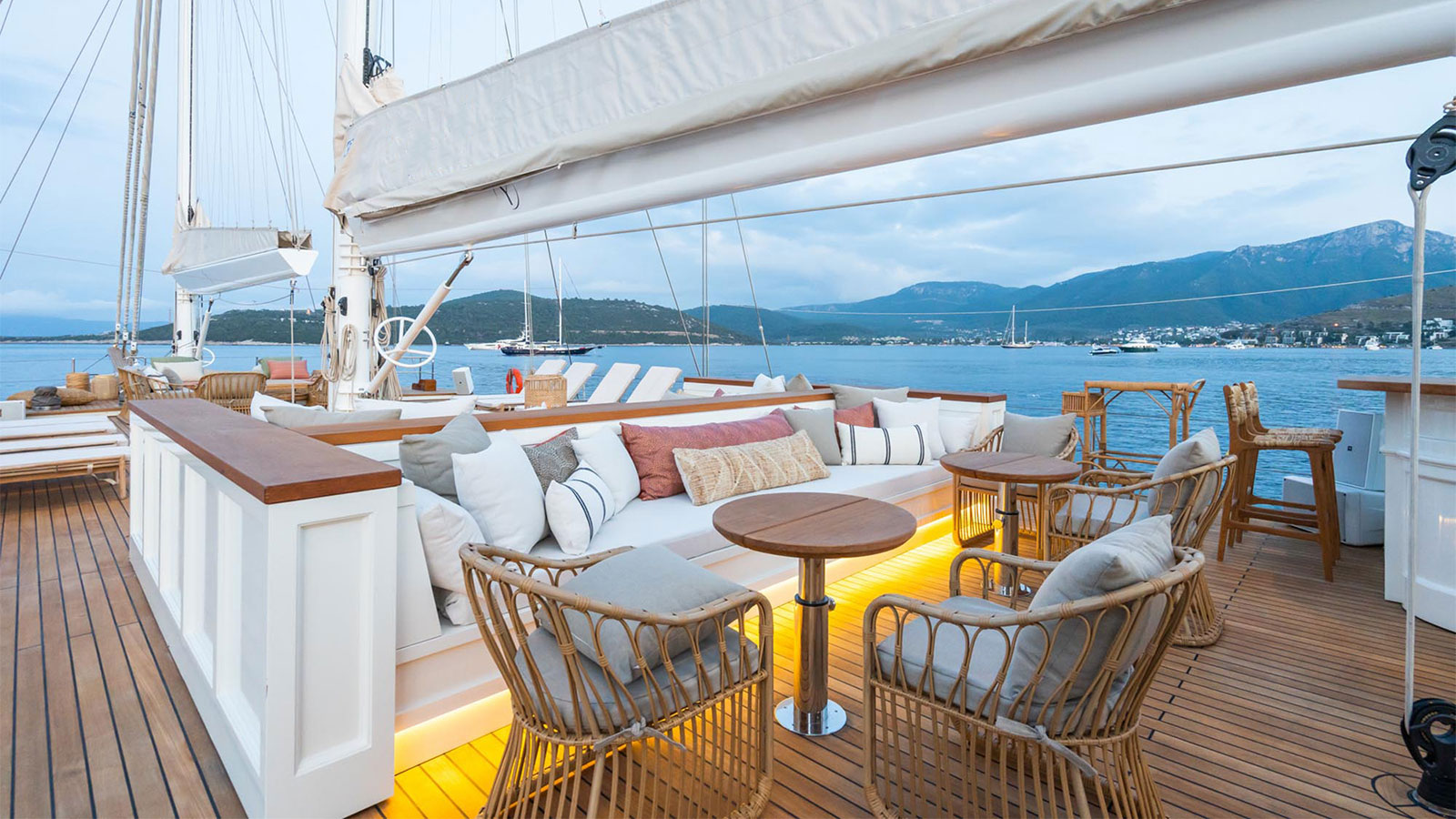2007 Aegean Yacht 56m te koop (photo 10)