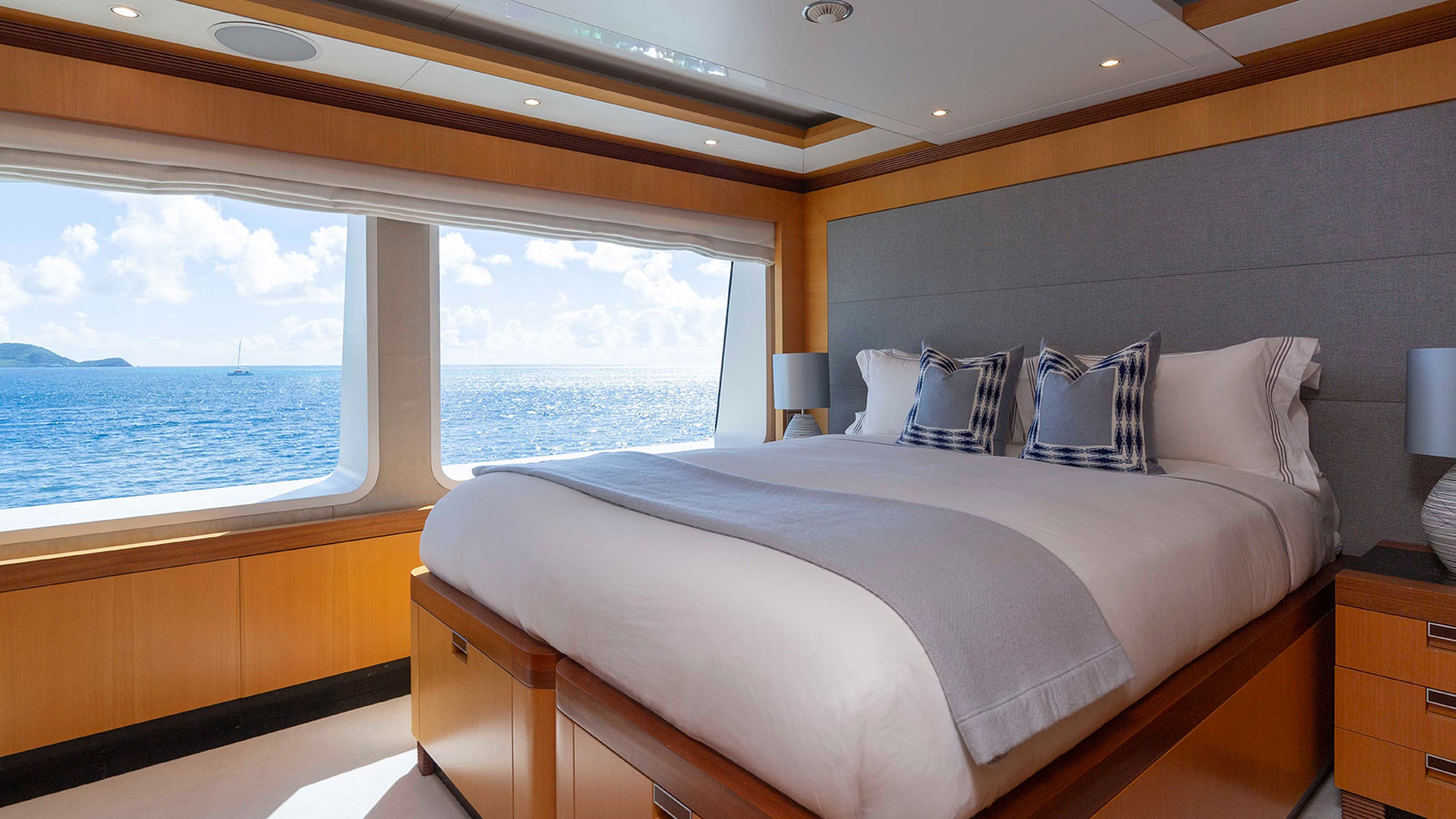 2008 Benetti La Blanca for charter (photo 10)