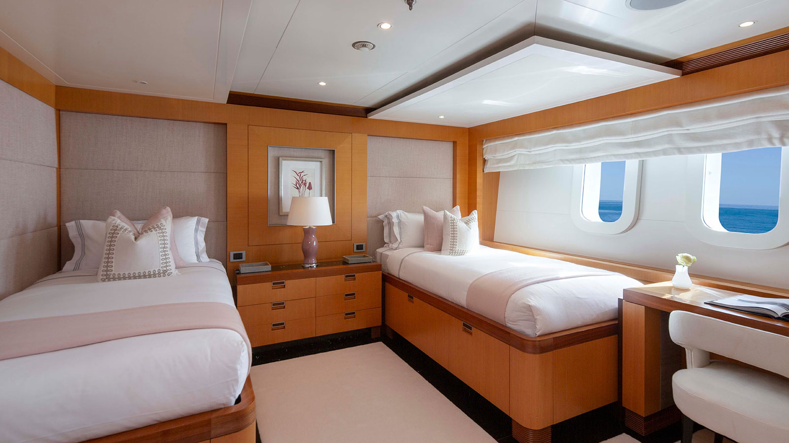 2008 Benetti La Blanca for charter (photo 15)