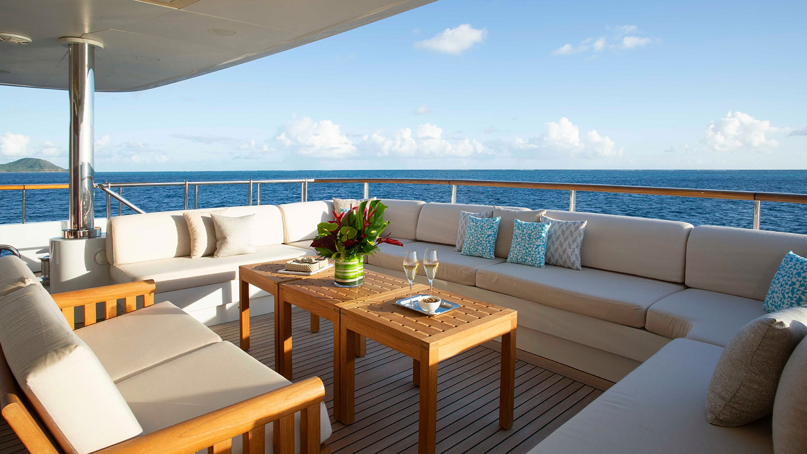 2008 Benetti La Blanca for charter (photo 16)