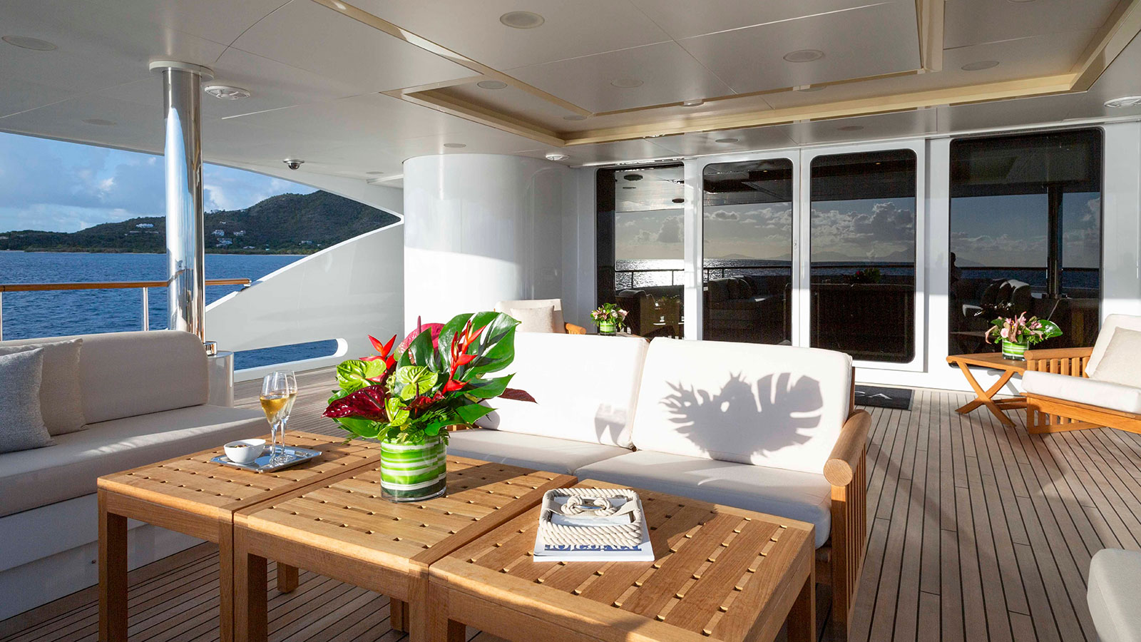 2008 Benetti La Blanca for charter (photo 18)