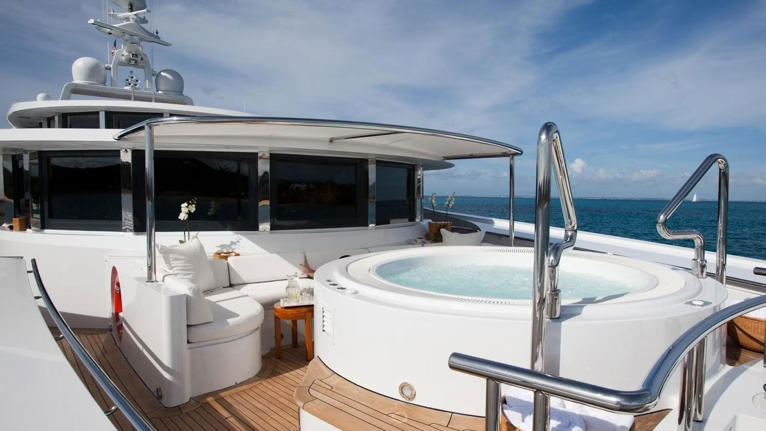 2000 Oceanco Friendship na czarter (photo 16)