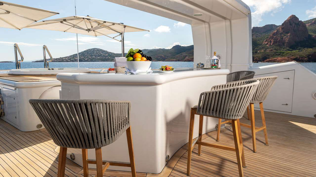 2000 Oceanco Friendship na czarter (photo 18)