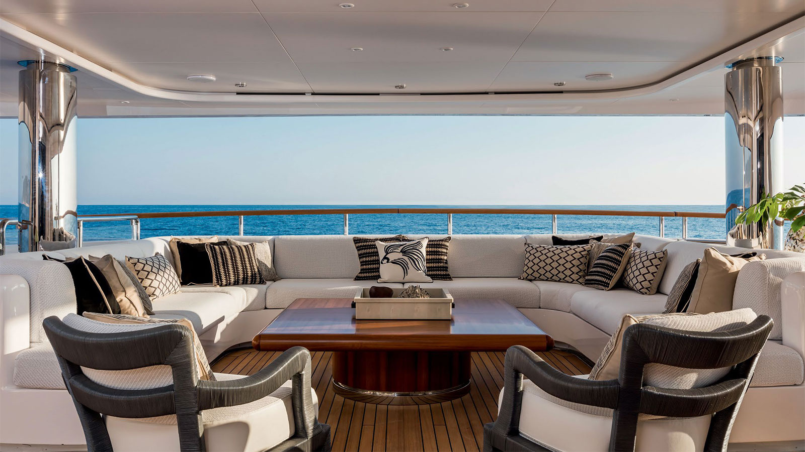 2016 Benetti Moca for charter (photo 24)