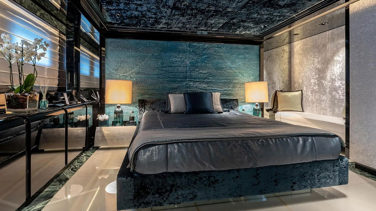 2017 Mondomarine Sarastar te huur (photo 19)