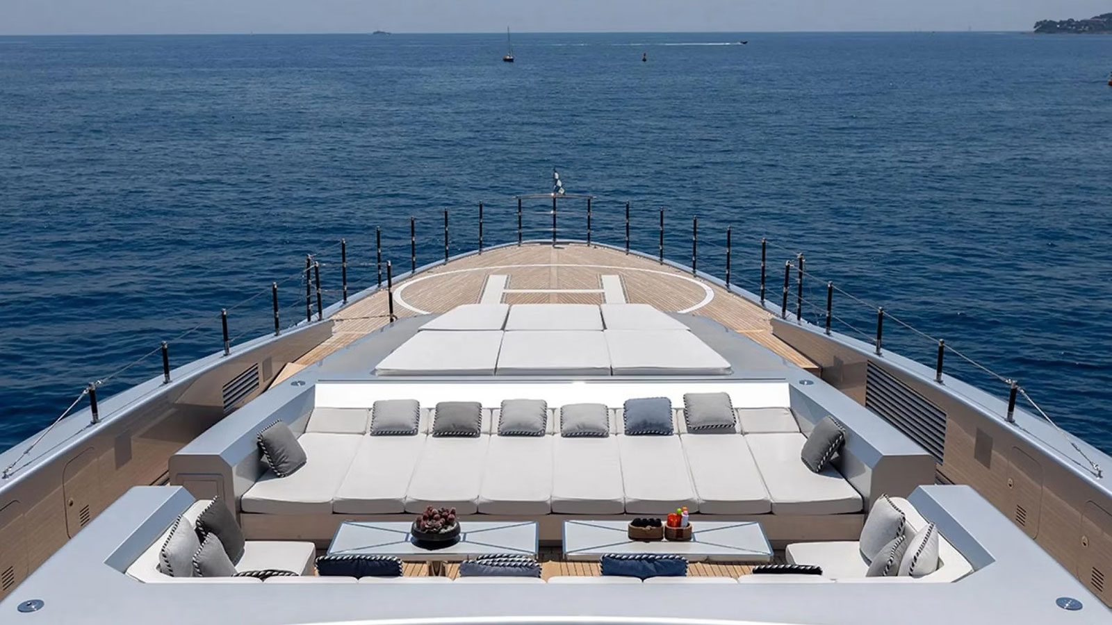 2017 Mondomarine Sarastar te huur (photo 28)