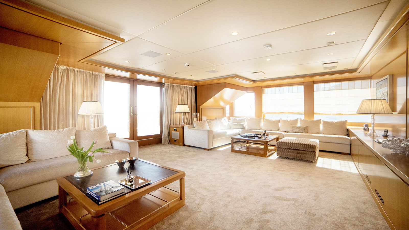 2006 ISA Oasis for charter (photo 3)