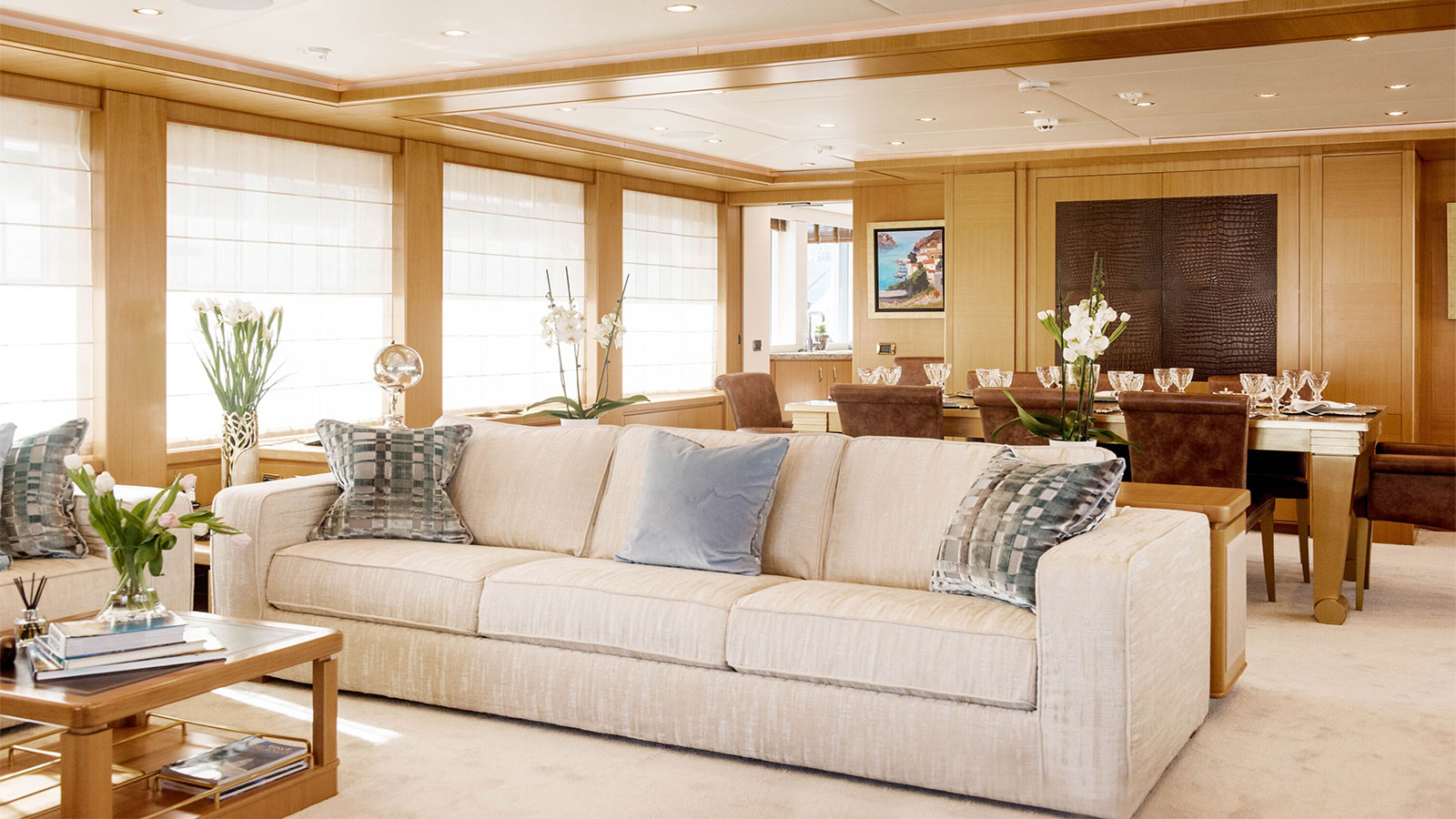 2006 ISA Oasis for charter (photo 4)