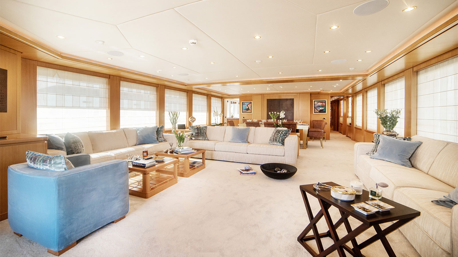 2006 ISA Oasis for charter (photo 5)