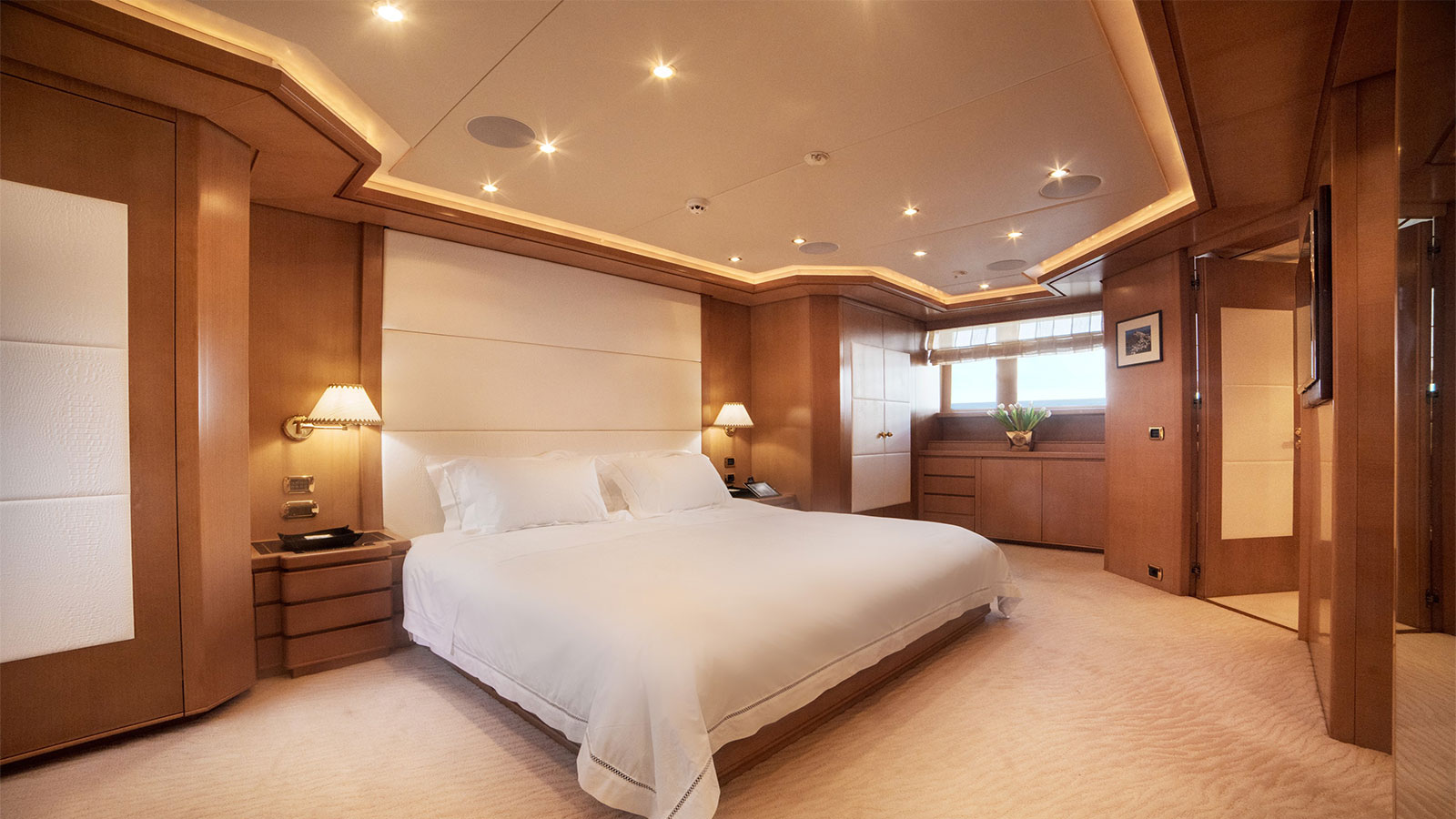 2006 ISA Oasis for charter (photo 8)