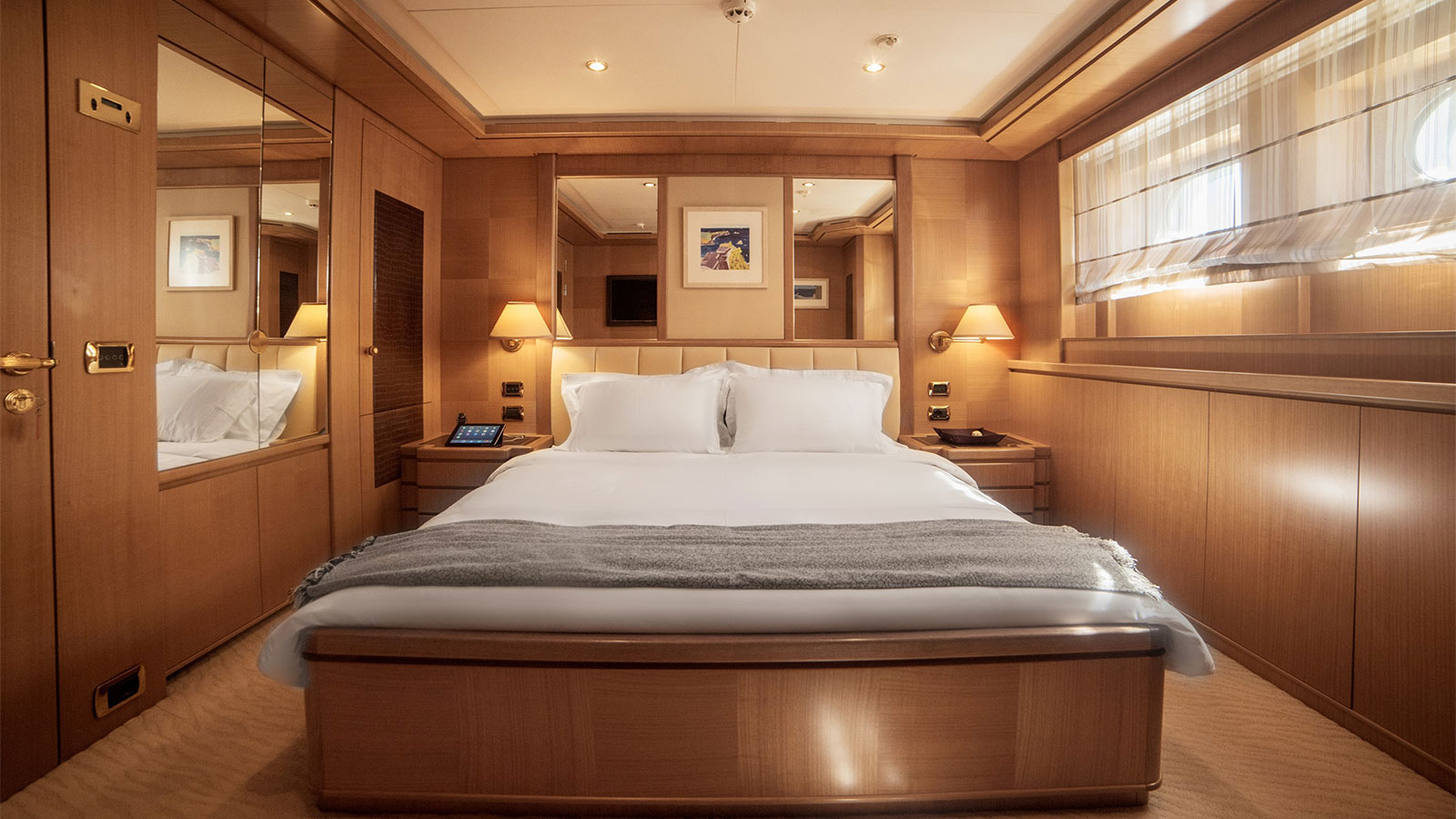 2006 ISA Oasis for charter (photo 9)