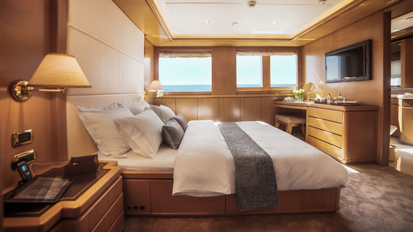 2006 ISA Oasis for charter (photo 11)