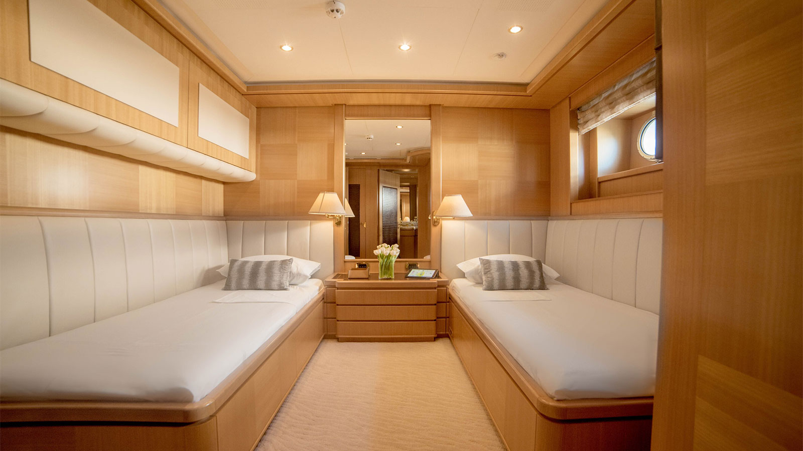 2006 ISA Oasis for charter (photo 12)