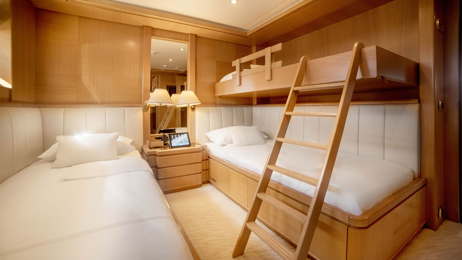 2006 ISA Oasis for charter (photo 14)